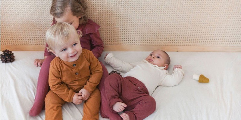 bébés en vêtements jersey de coton bio certifiés GOTS par risu risu