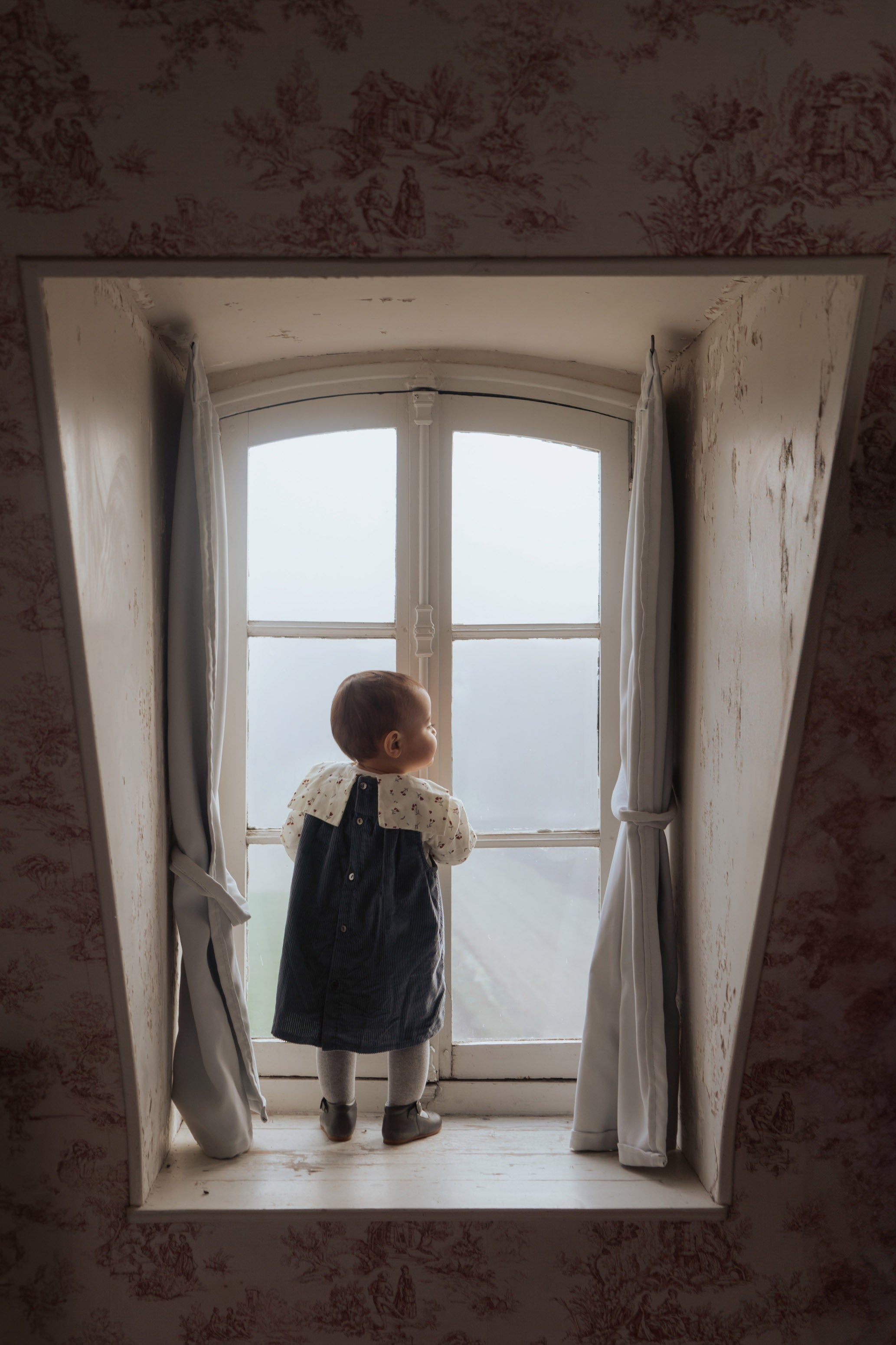 ensemble de fêtes pour bébé en velours bleu et blouse écrue