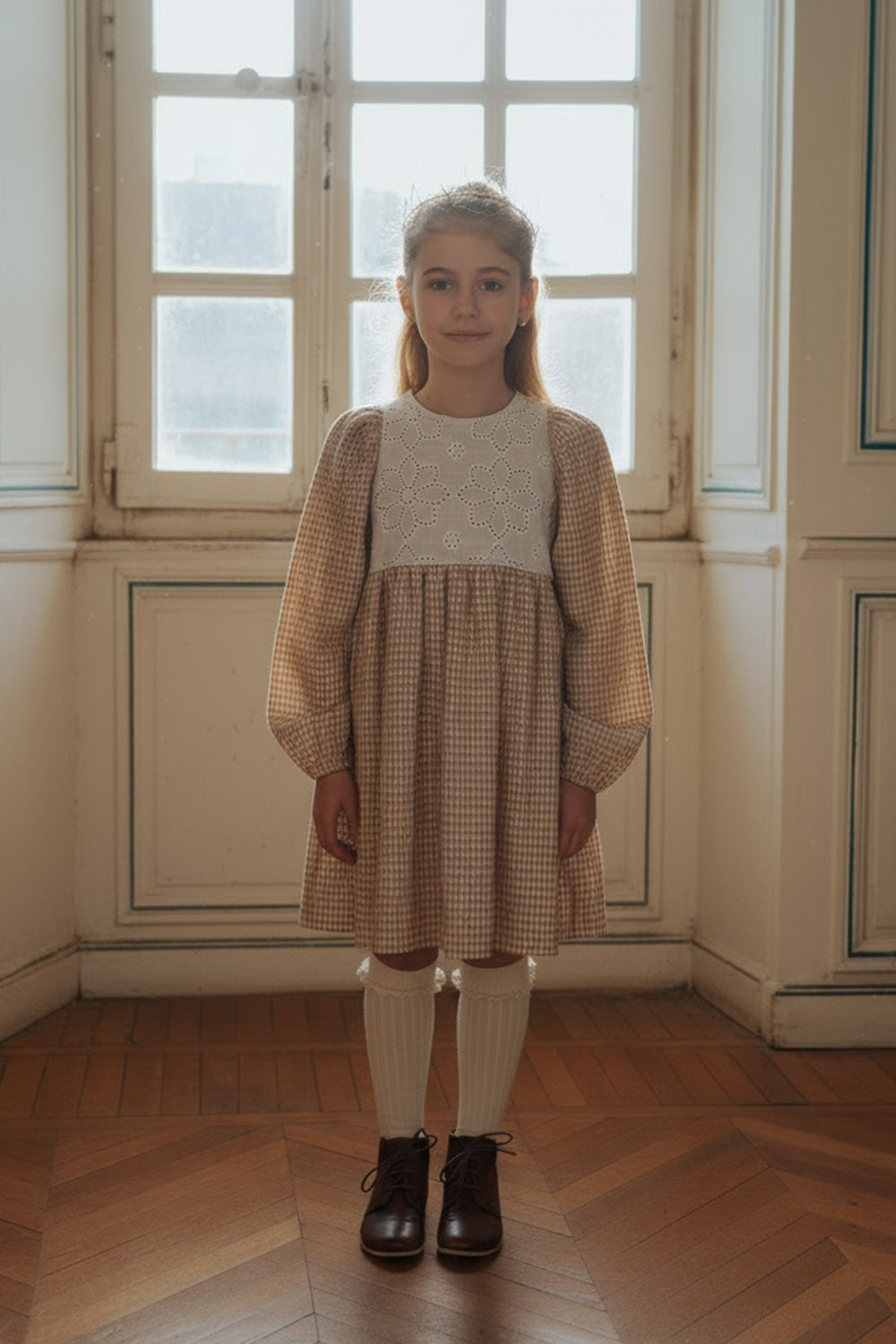 Robe fille camel avec broderie en coton biologique